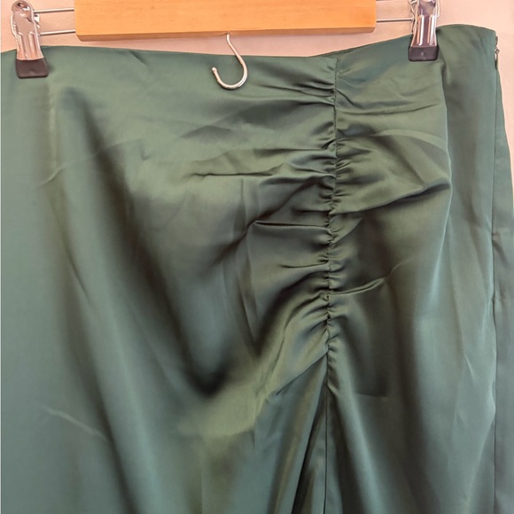 NWT Blu Pepper Forest Green Ruched Satin Pencil Maxi Skirt Size XL Wedding Guest - Picture 5 of 16